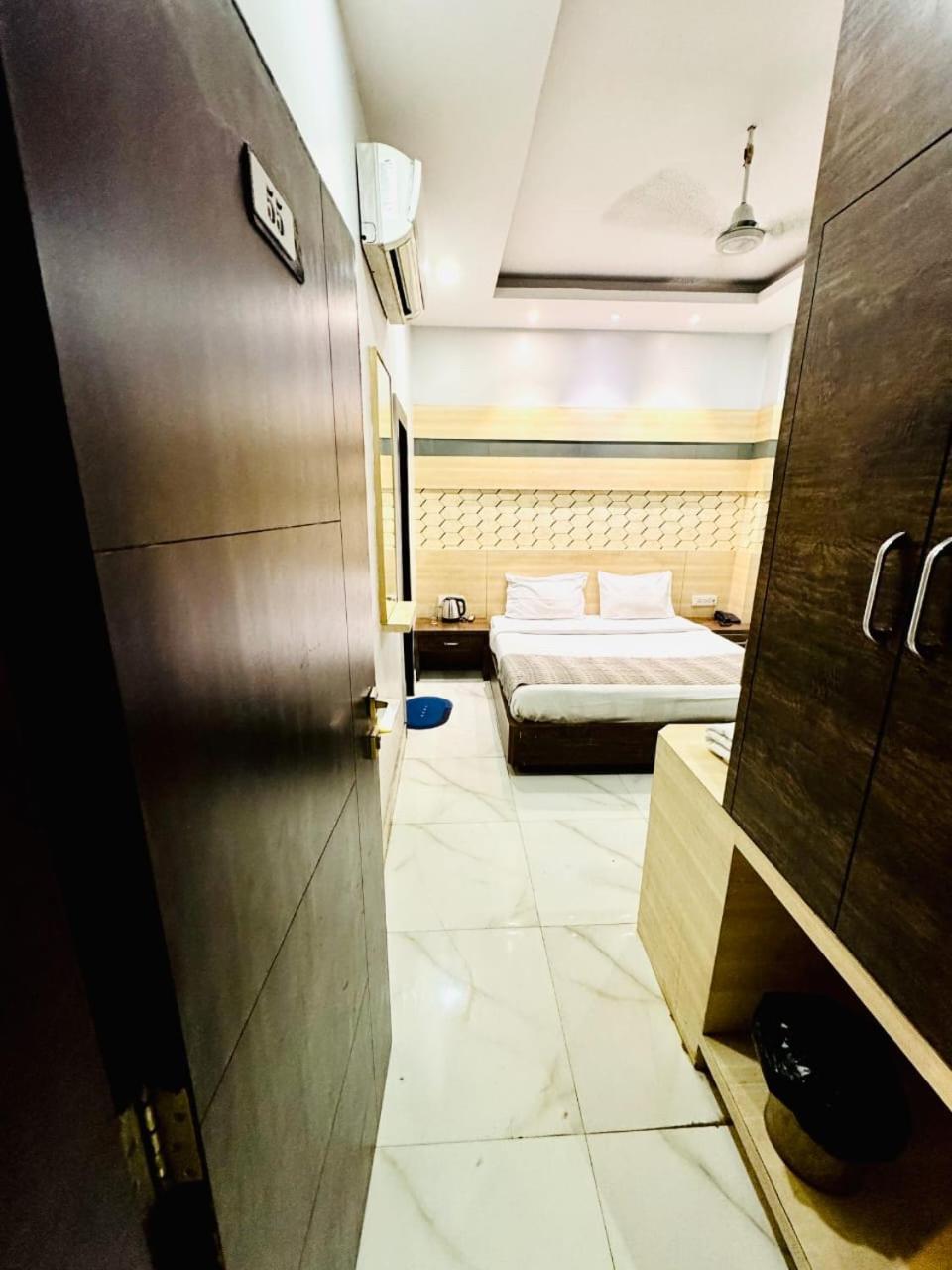 Hotel Megha Inn Lakhnaú Exteriér fotografie
